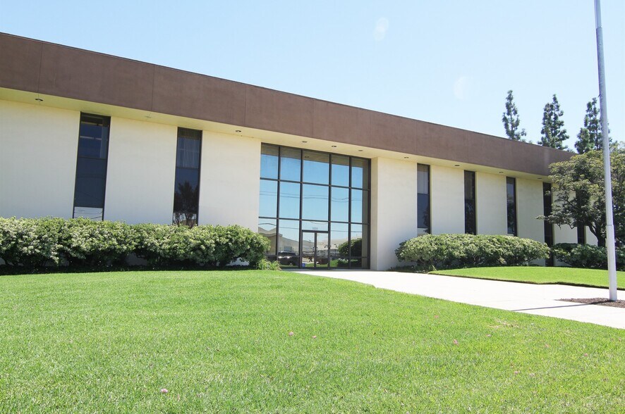 7800 Woodley Ave, Van Nuys 91406 Office for Rent UK