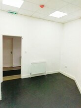 140-146 Dock Rd, Tilbury to rent Interior Photo- Image 1 of 3