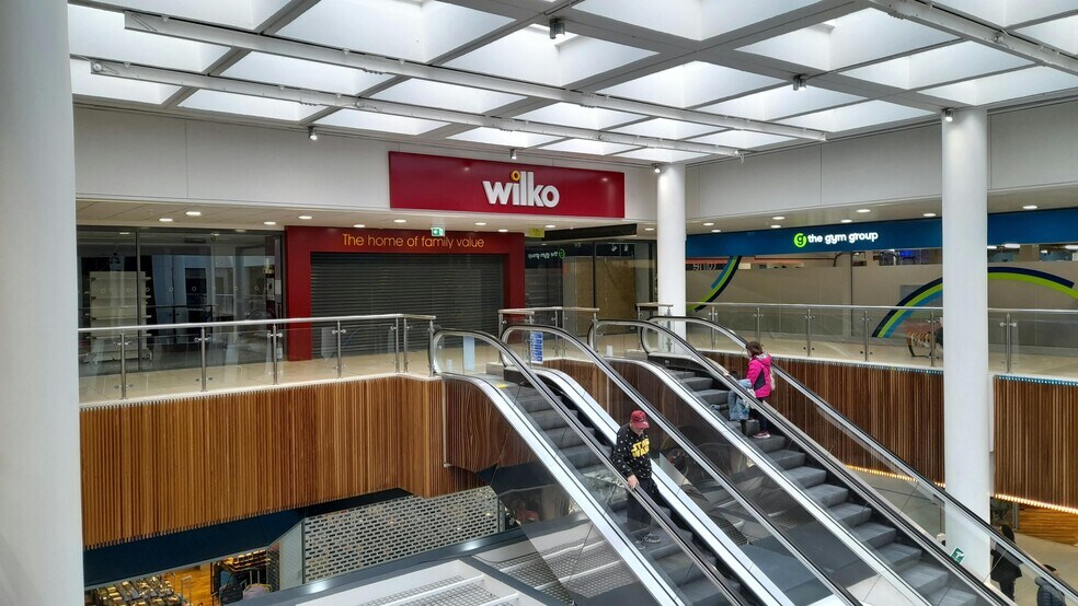 Broad St, Reading to rent - Building Photo - Image 3 of 59