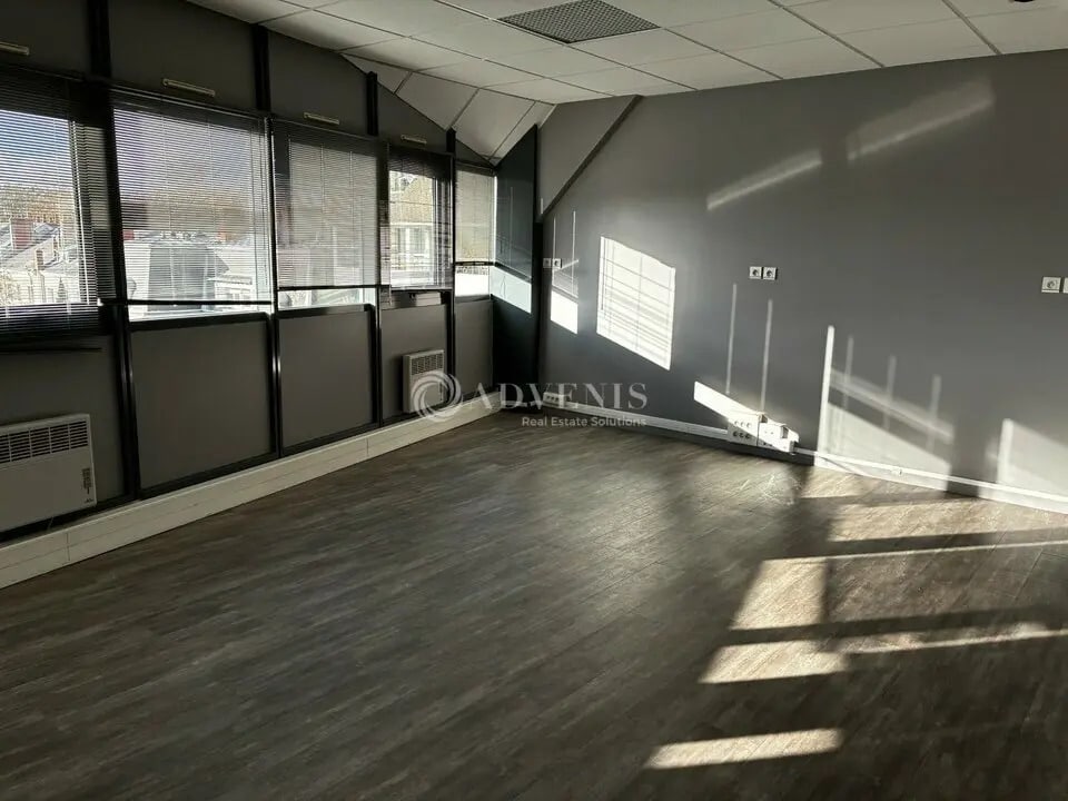 Vente Bureaux 77 m² - Photo 1