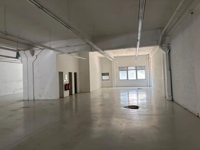 Industrial in Nantes to rent - Building Photo - Image 3 of 6