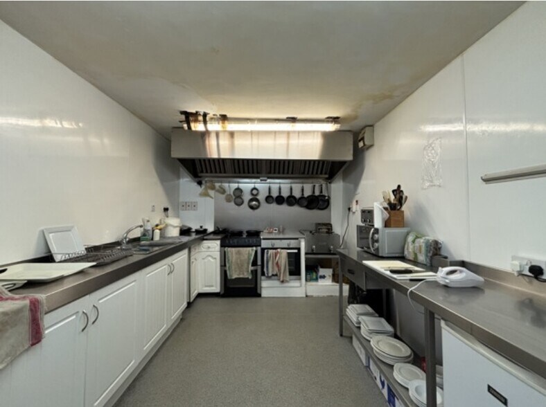 Church Rd, Worthing to rent - Interior Photo - Image 3 of 4