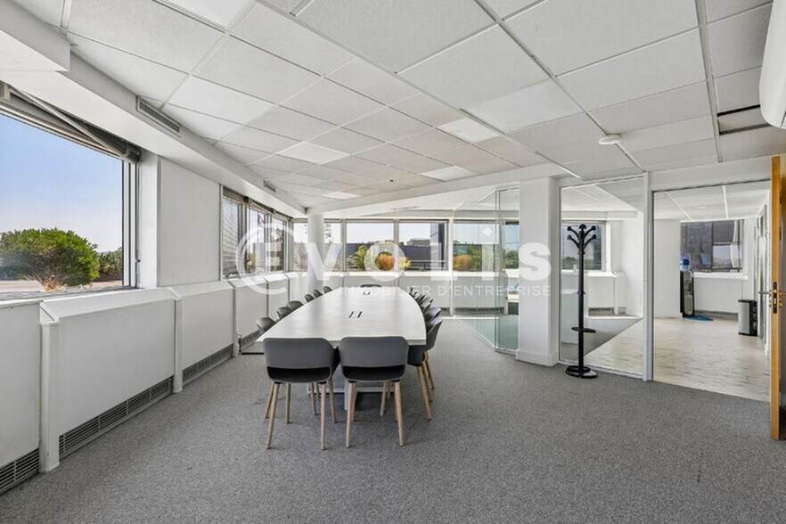 22 Quai Gallieni, Suresnes to rent - Building Photo - Image 2 of 31