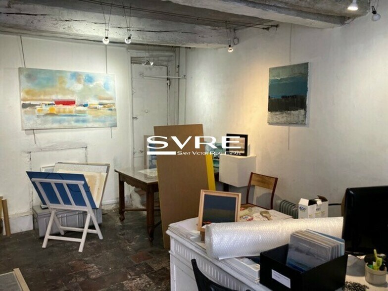 Retail in Marseille to rent - Interior Photo - Image 2 of 4