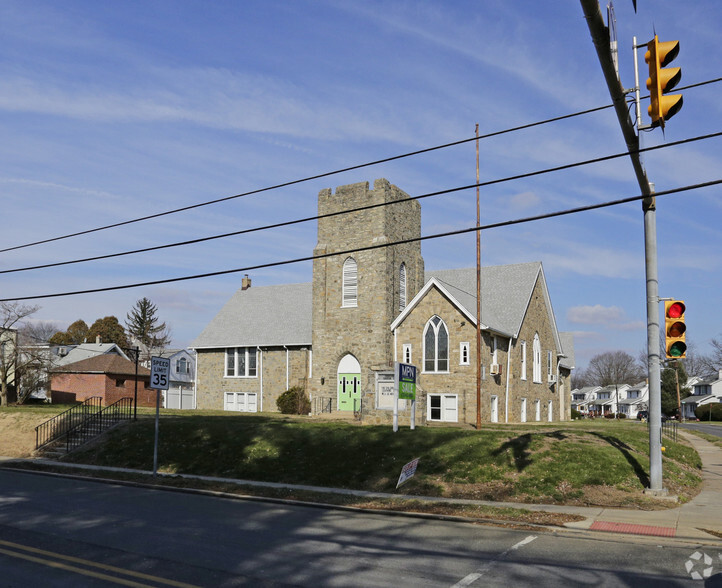 15 E Roland Rd, Brookhaven, PA for sale - Primary Photo - Image 2 of 30