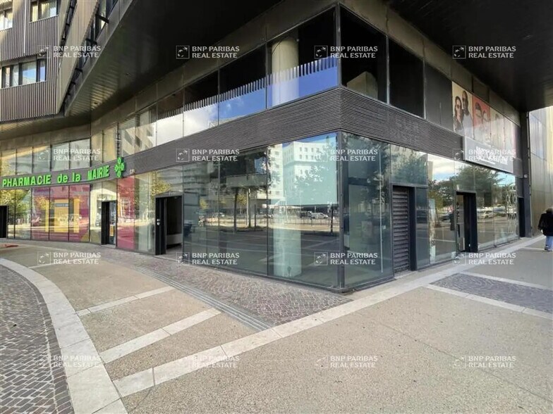 Retail in Montpellier to rent - Primary Photo - Image 3 of 17