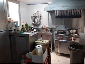 Retail in Barcelona, Barcelona to rent Interior Photo- Image 2 of 3