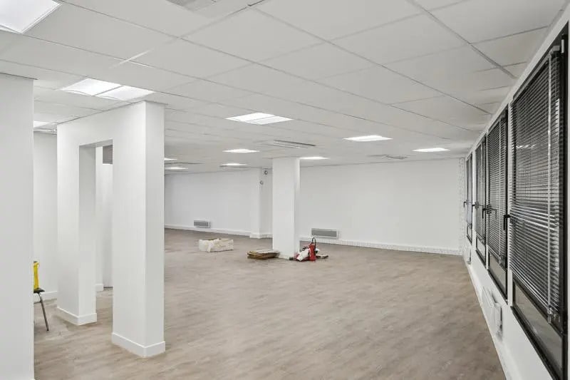 Office in Montrouge to rent Building Photo- Image 1 of 4
