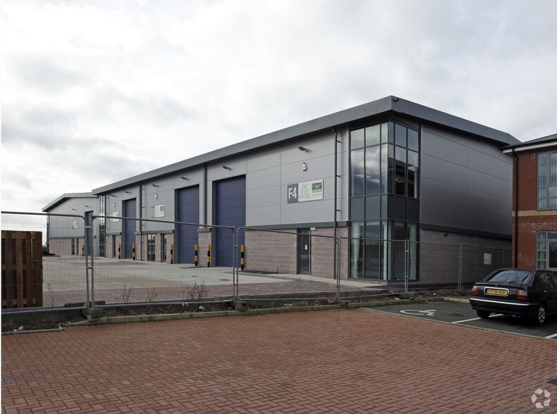 Aston Rd, Bromsgrove to rent - Building Photo - Image 2 of 4