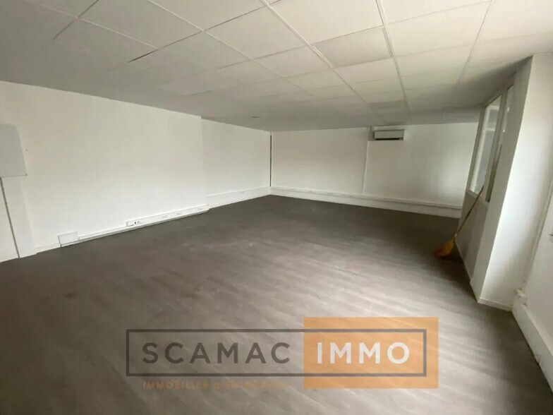 Office in Vitrolles to rent - Building Photo - Image 3 of 5