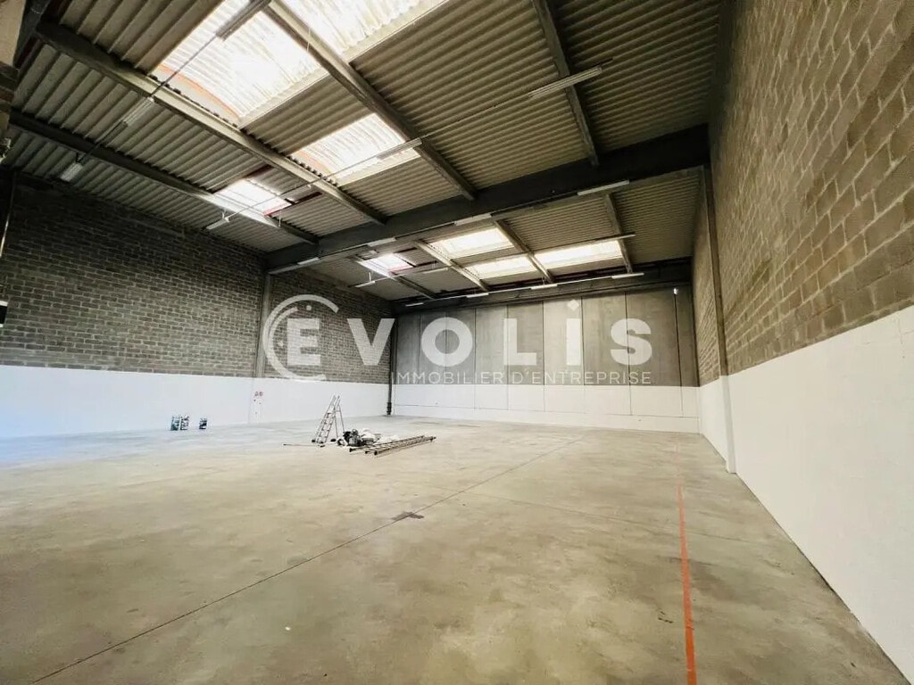 Location Local d'activités 760 m² - Photo 1