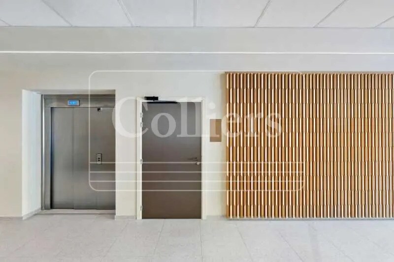 Office in Marseille for sale - Lobby - Image 3 of 18