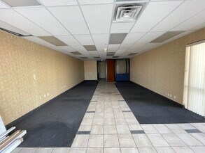 2833-2949 E Desert Inn Rd, Las Vegas, NV to rent Building Photo- Image 2 of 6