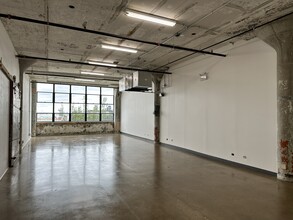 1010 W 35th St, Chicago, IL for rent Interior Photo- Image 1 of 4