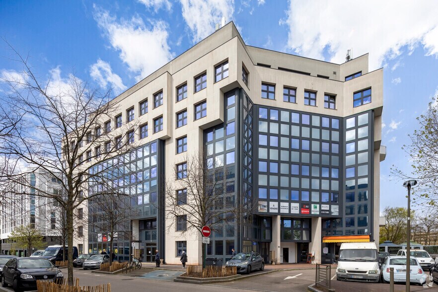 11-13 Rue Salomon De Rothschild, Suresnes for sale - Primary Photo - Image 1 of 13