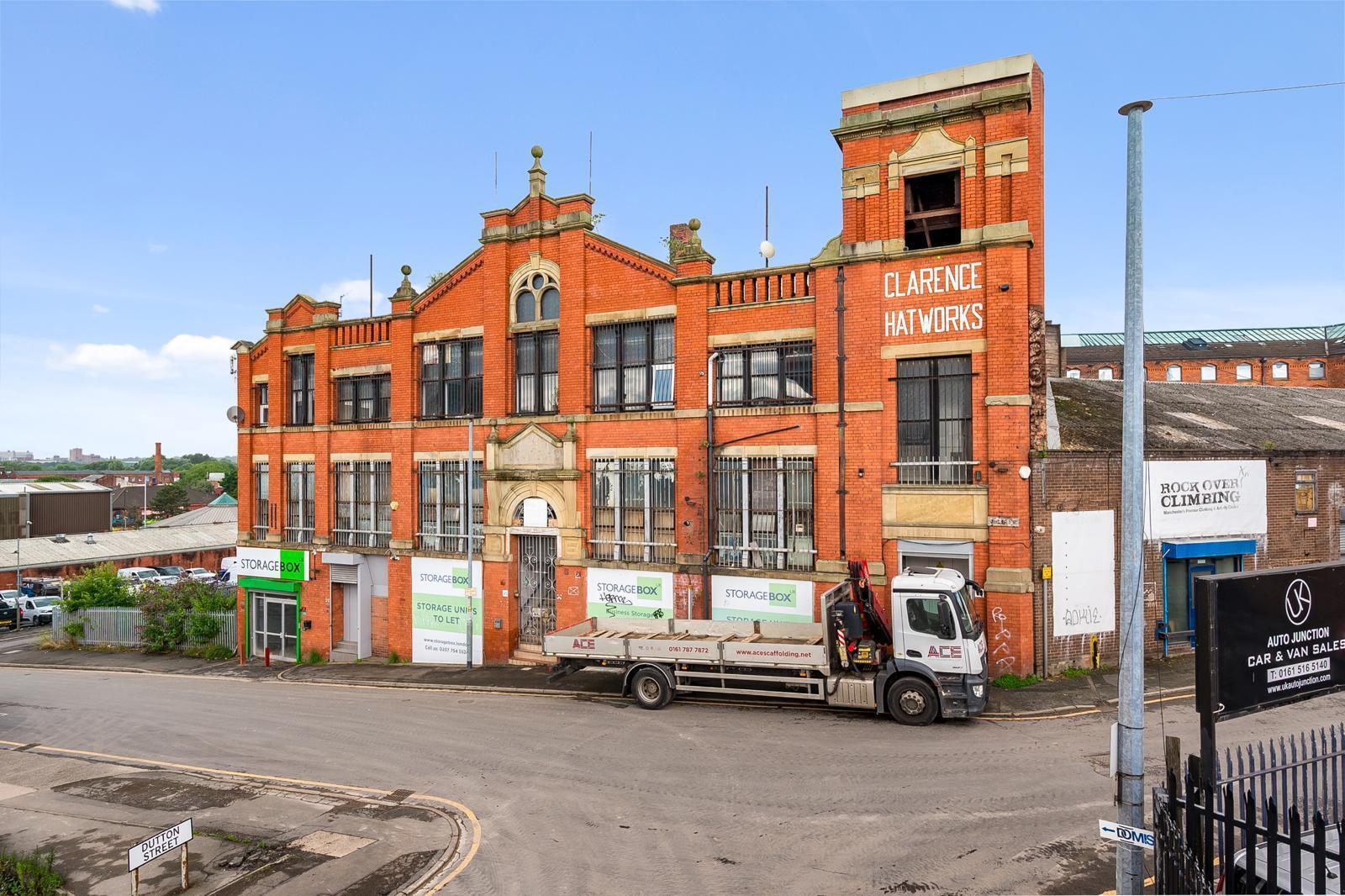 45 Julia St, Manchester to rent Building Photo- Image 1 of 4