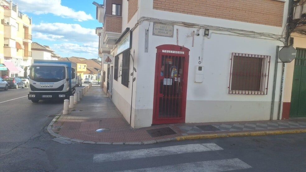 Calle Alfonso Bailón Verdejo, 1, Atarfe, Granada to rent - Building Photo - Image 2 of 9