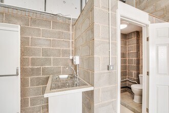 Lowercroft Rd, Bury to rent Interior Photo- Image 2 of 14