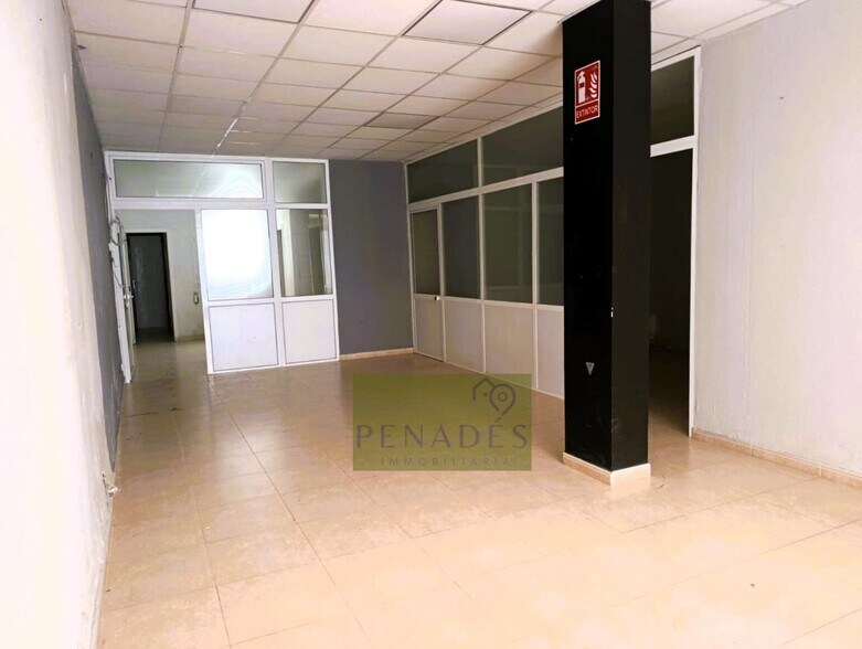 Retail in Ontinyent, Valencia to rent - Building Photo - Image 3 of 10