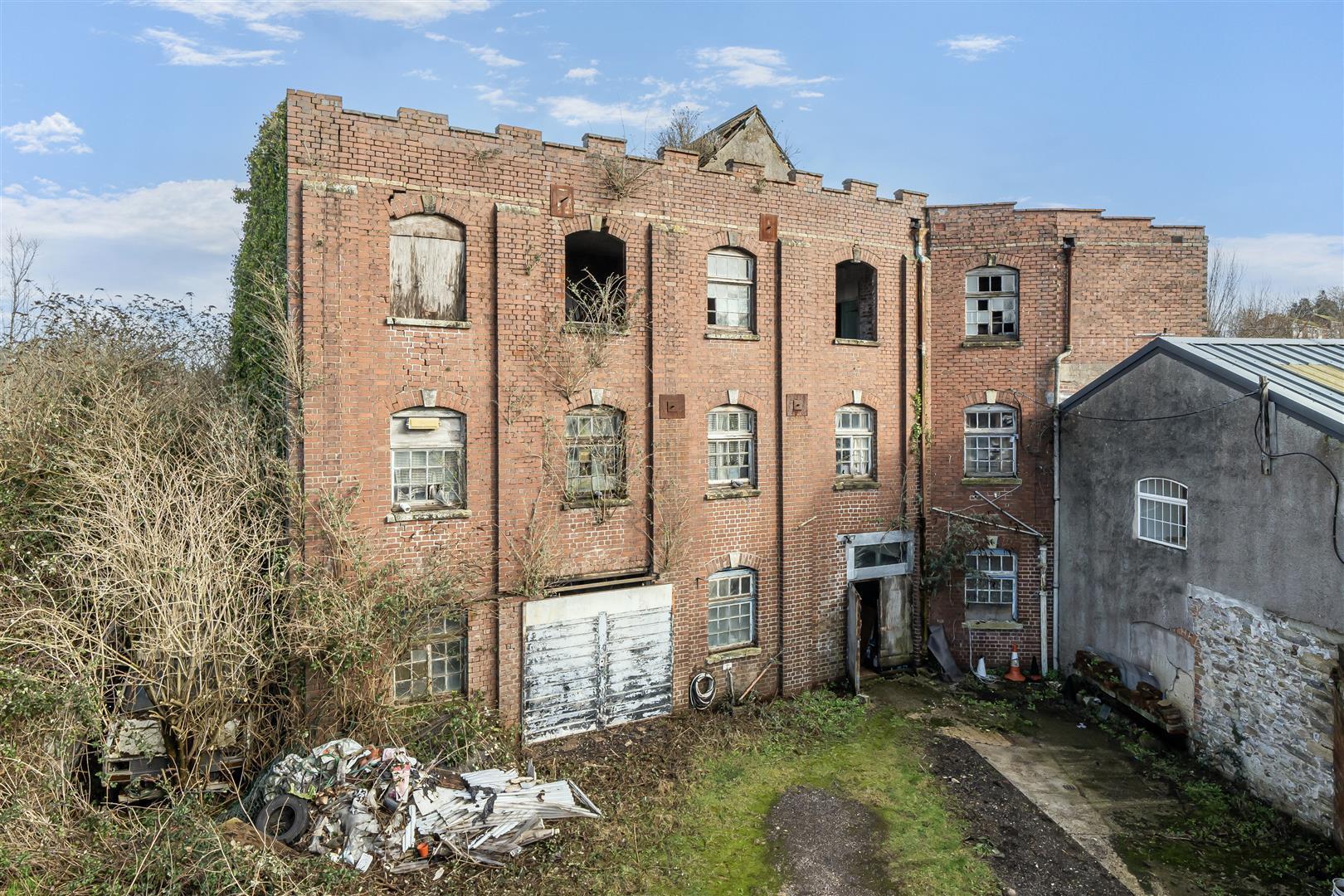 Castle Hl, Axminster for sale Primary Photo- Image 1 of 18
