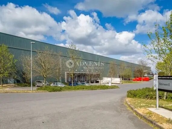 Industrial in Saint-Witz to rent - Building Photo - Image 2 of 8