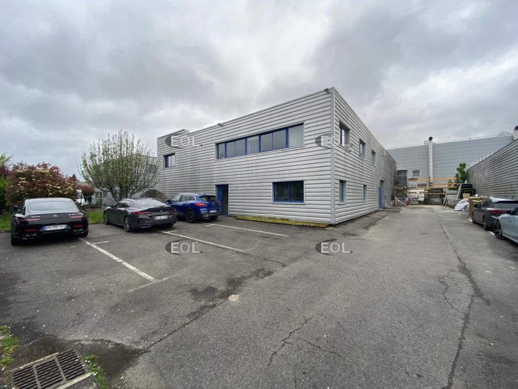Light Industrial in Grigny to rent Building Photo- Image 1 of 11