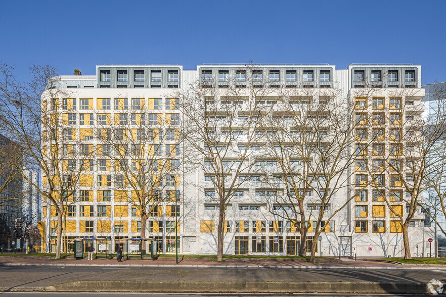 60 Avenue Du Général De Gaulle, Puteaux to rent - Building Photo - Image 2 of 4