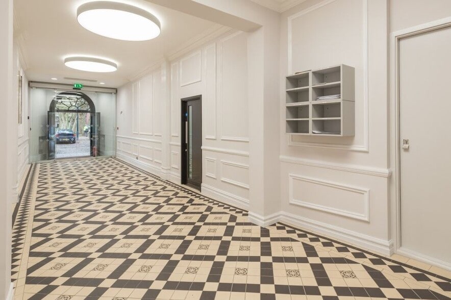 30 Queen Sq, Bristol for sale - Building Photo - Image 1 of 1