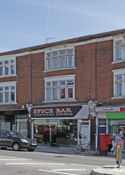 824 Green Lanes, London for sale - Primary Photo - Image 1 of 1