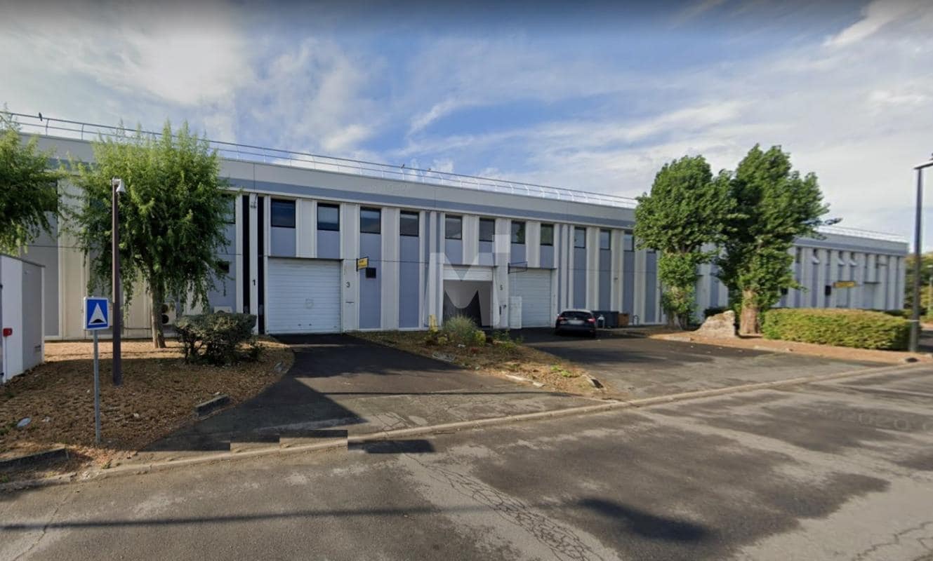 Office in Lisses to rent Building Photo- Image 1 of 6