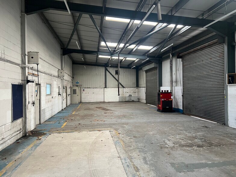 Kingsway E, Dundee to rent - Building Photo - Image 3 of 9