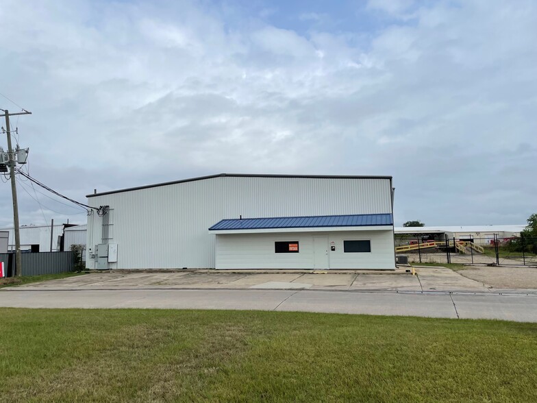 2701 Industrial Ave, Lake Charles, LA for rent - Building Photo - Image 1 of 3