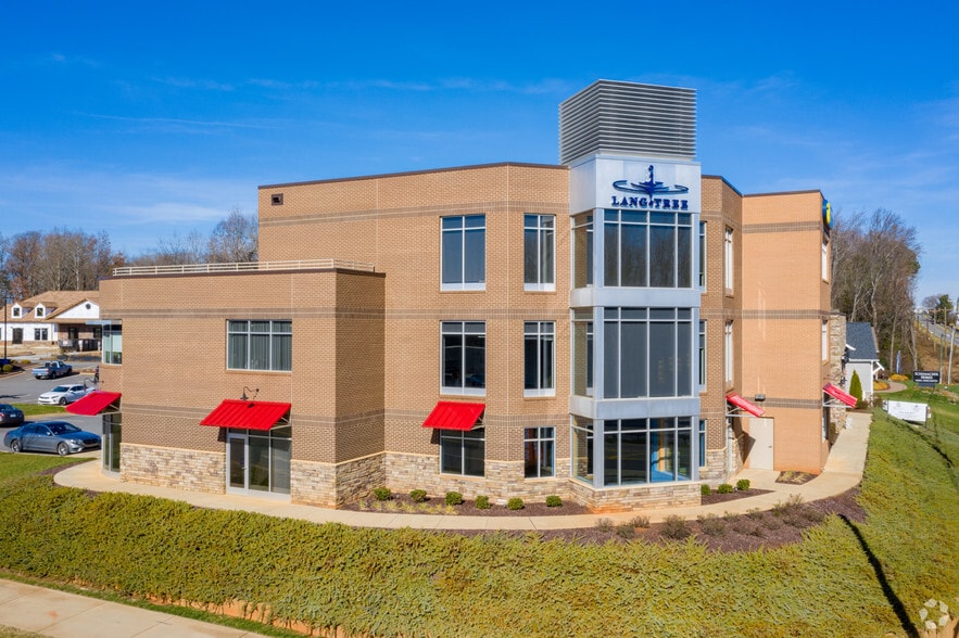 331 Alcove Rd, Mooresville, NC to rent - Primary Photo - Image 1 of 6