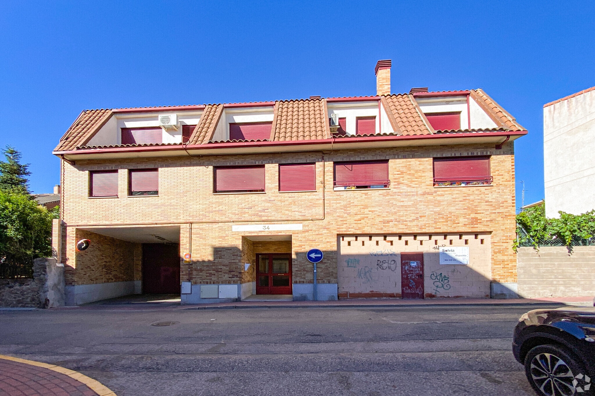 Retail in Pedrezuela, Madrid to rent Primary Photo- Image 1 of 2