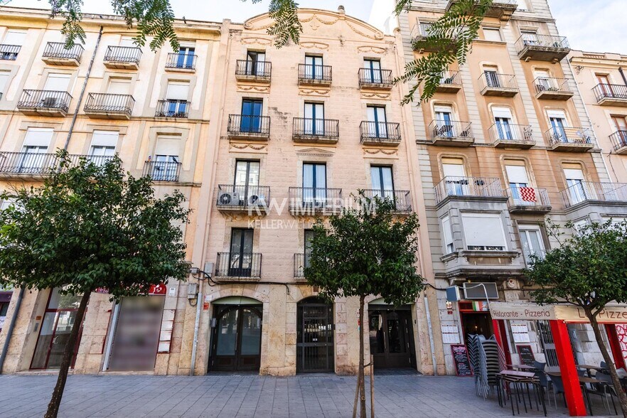 Retail in Tarragona, Tarragona to rent - Primary Photo - Image 1 of 1