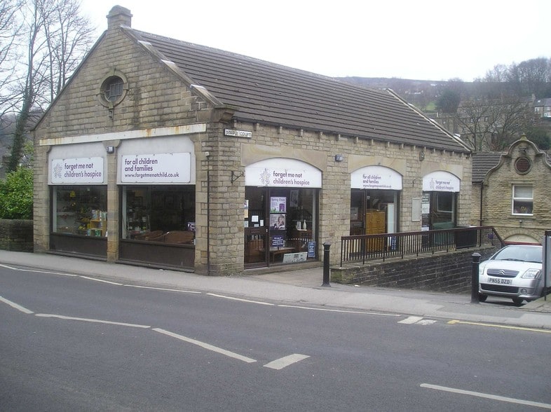 Huddersfield Rd, Holmfirth, HD9 3AY UK