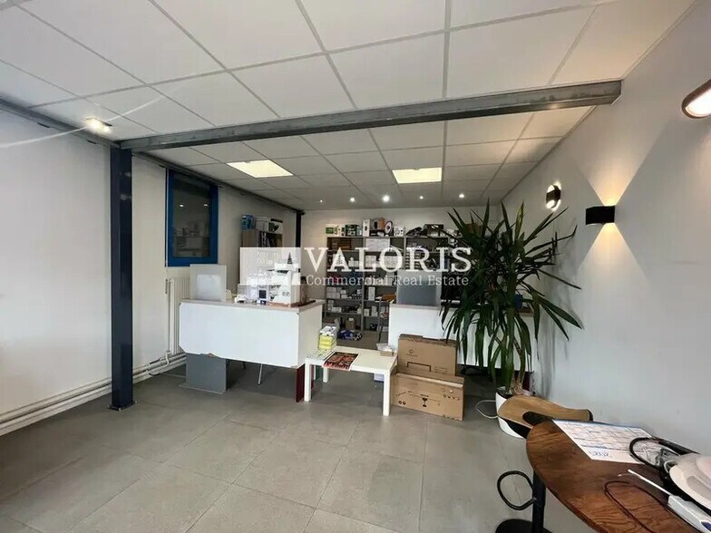 Light Industrial in Saint-Priest for sale - Interior Photo - Image 2 of 12