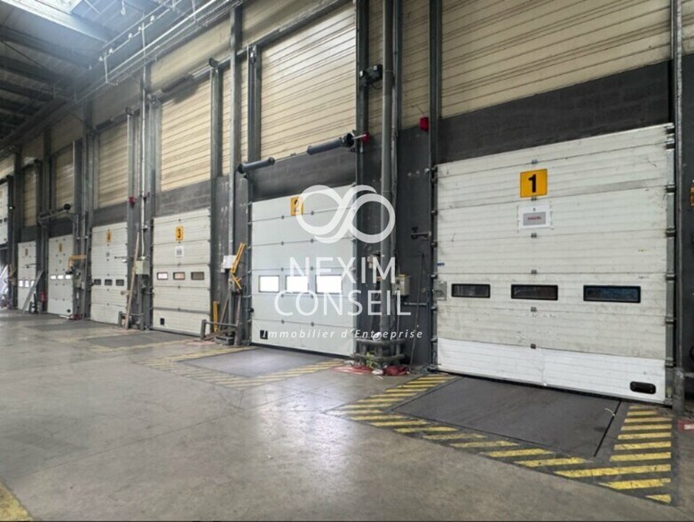Industrial in Mitry-Mory to rent - Building Photo - Image 2 of 5