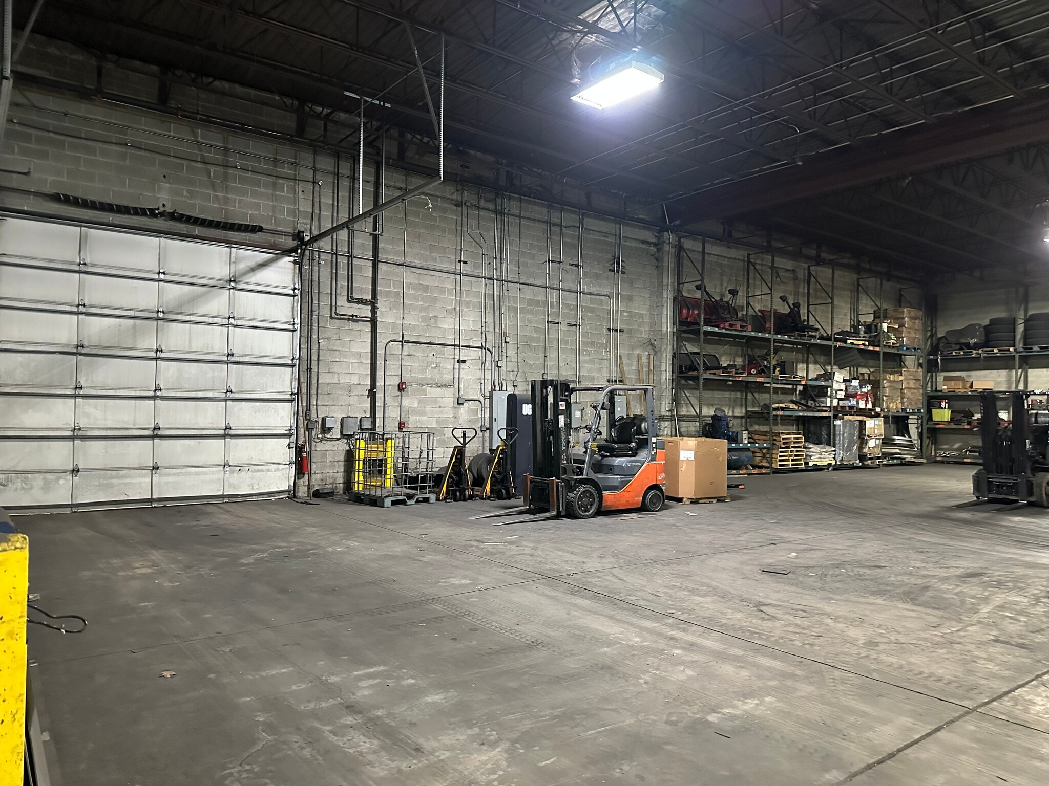 1121-1123 N Ellis St, Bensenville, IL to rent Interior Photo- Image 1 of 4