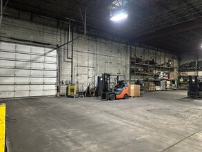 1121-1123 N Ellis St, Bensenville, IL to rent Interior Photo- Image 1 of 4