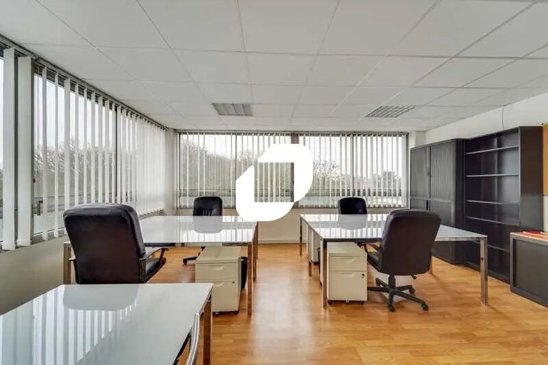 Office in Ris-Orangis to rent - Interior Photo - Image 2 of 13