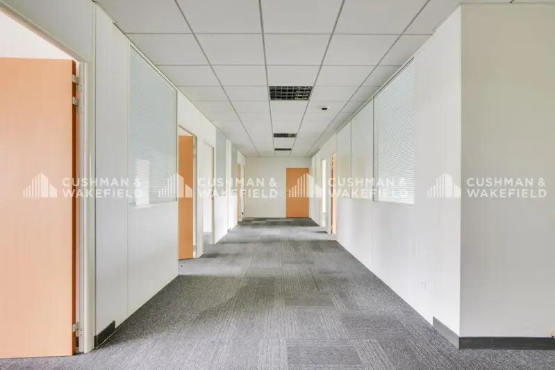 1 Chemin Jean-Marie Vianney, Écully to rent - Interior Photo - Image 2 of 15