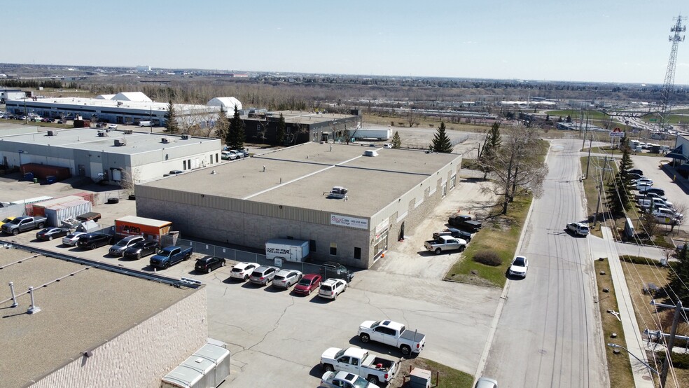 6423 Burbank Rd SE, Calgary, AB for sale - Building Photo - Image 2 of 7