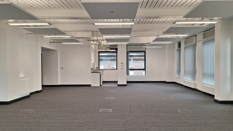 Babbage Way, Clyst Honiton to rent - Interior Photo - Image 3 of 5