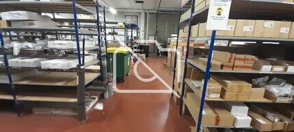 Light Industrial in Antony to rent Interior Photo- Image 1 of 3