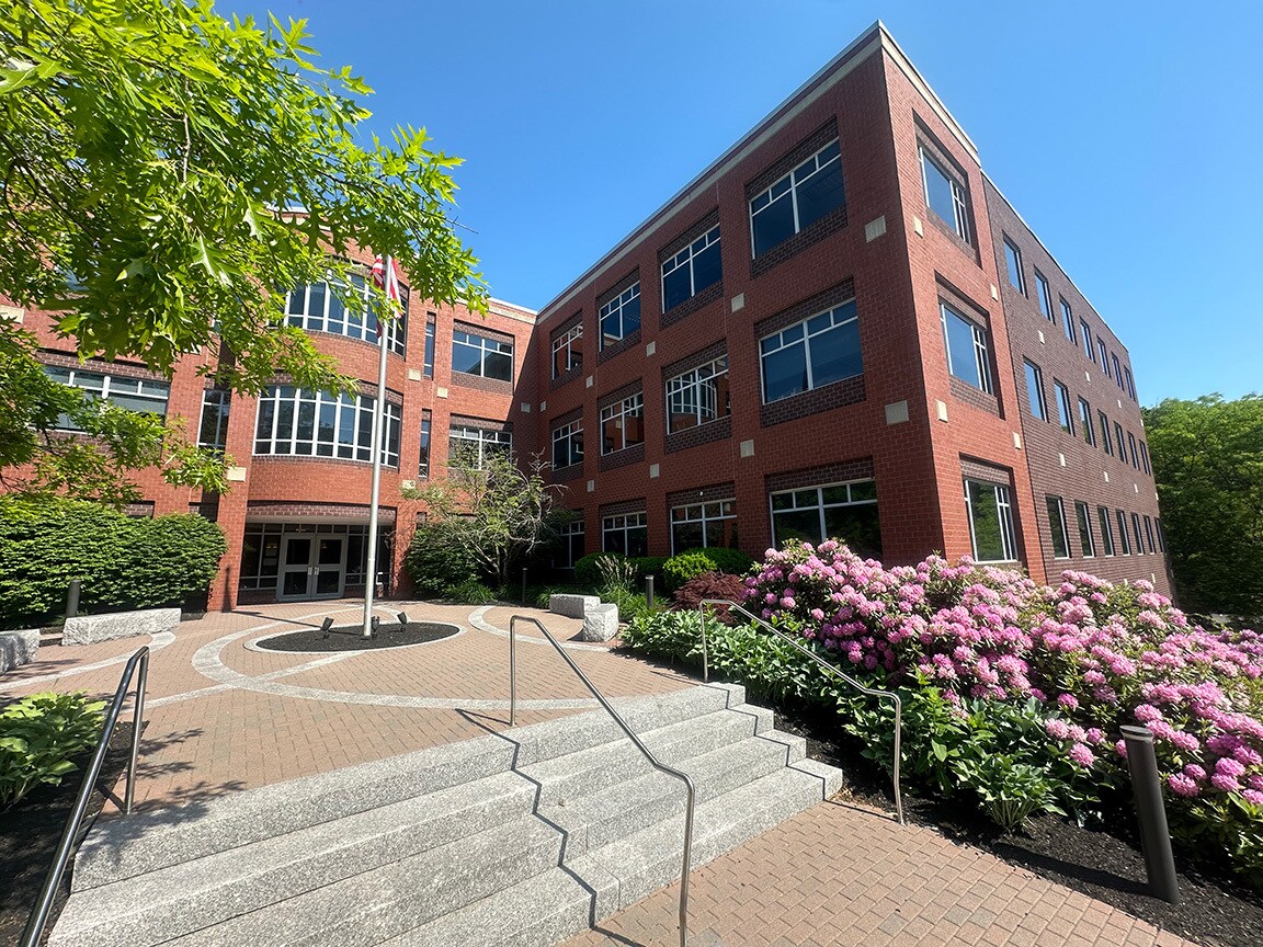 707 Sable Oaks Dr, South Portland, ME to rent Building Photo- Image 1 of 26