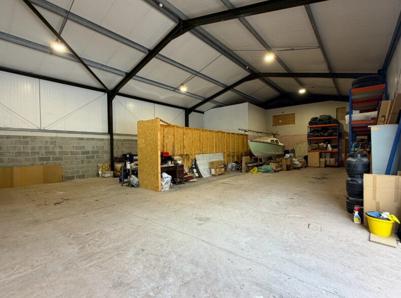 Village Rd, Christow to rent Interior Photo- Image 1 of 3
