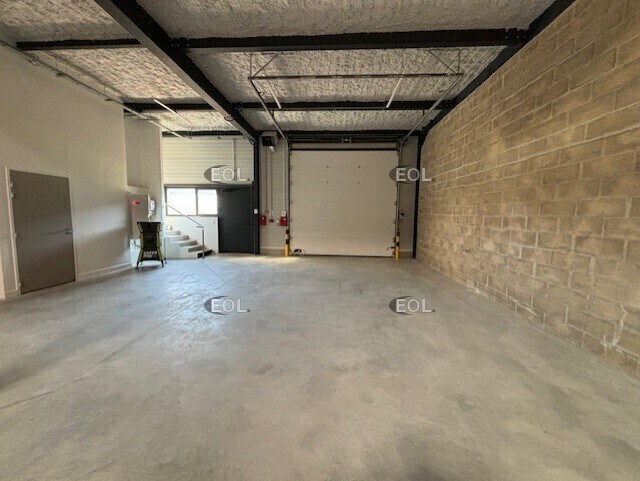 Light Industrial in Lieusaint to rent - Building Photo - Image 3 of 7
