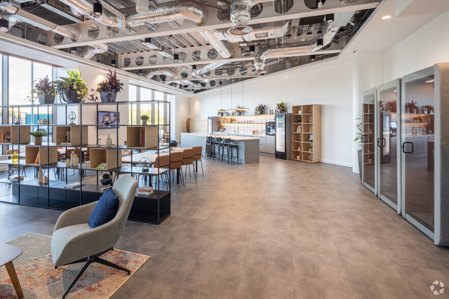 One Cambridge Square, Cambridge to rent - Interior Photo - Image 2 of 17