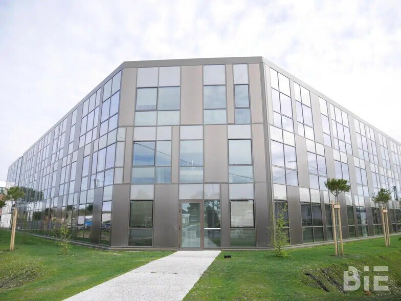 Office in Pessac to rent - Building Photo - Image 1 of 5